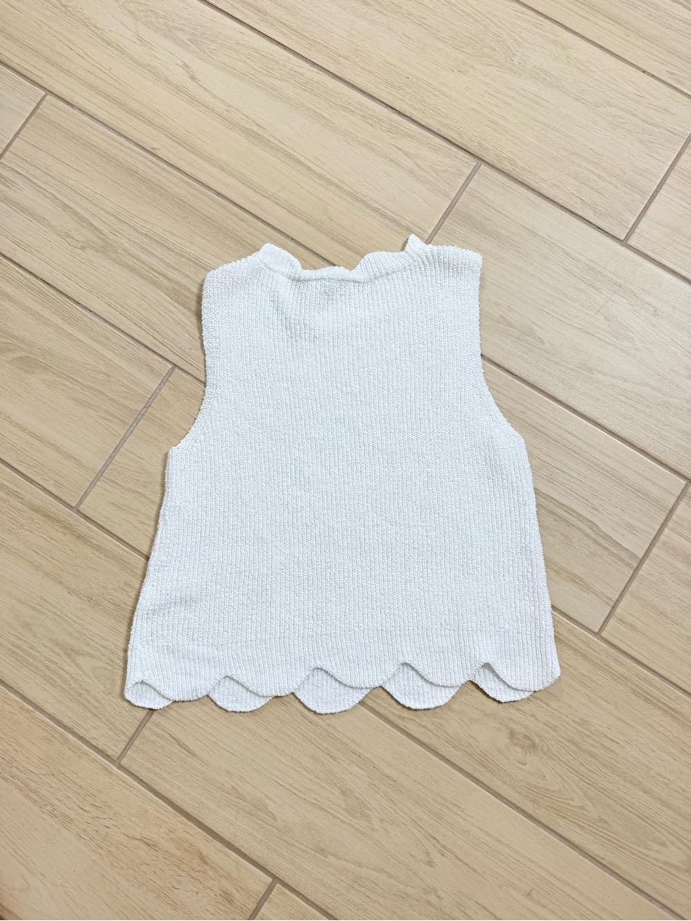 Vineyard Vines White Scalloped Sweater Tank Top Size S Preppy Coastal Knit Whale - Picture 7 of 7